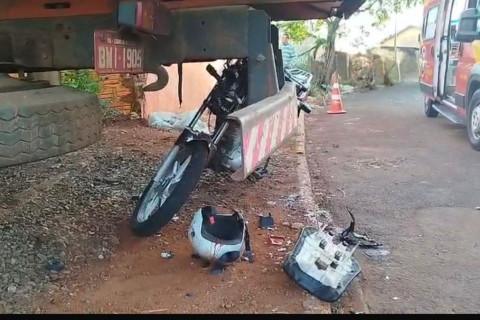 Motociclista morre após bater em traseira de caminhão em Cornélio Pr
