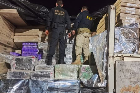 PRF e Polícia Federal apreendem mais de 4,5 toneladas de maconha na BR-277, em Cascavel