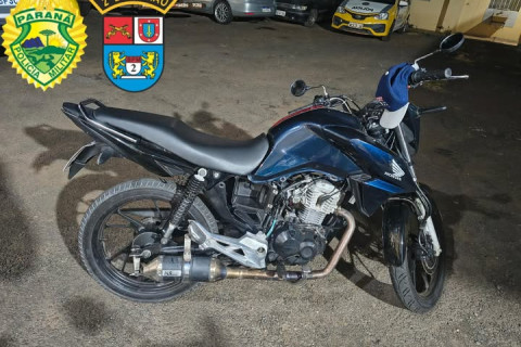 Policia Militar apreende motocicleta e encaminha condutor por direção perigosa na cidade de Santo Antônio da Platina