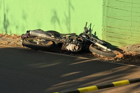 Morador de Santa Mariana morre em grave acidente envolvendo trator, moto e carro
