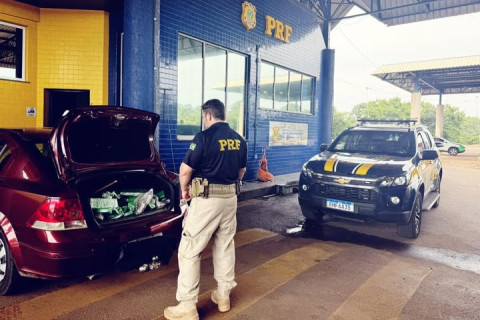 PRF apreende maconha em veículo da Bahia, na BR 163 em Guaíra (PR)