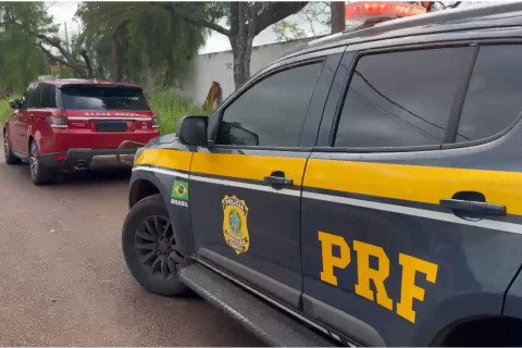 PRF recupera veículo roubado em Cascavel