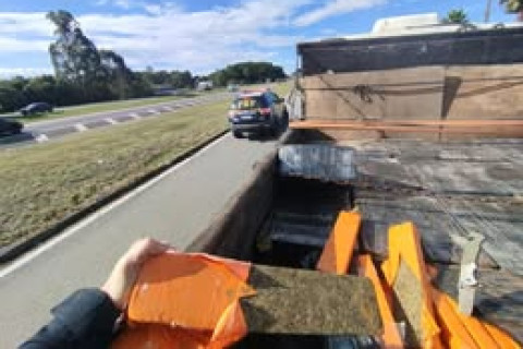 PRF apreende mais de uma tonelada de maconha na BR 277 em Campo Largo